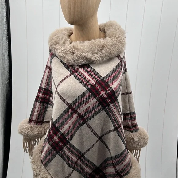 🆕Tartan Plaid V-Shape Poncho W/Faux Fur & Fringe Trim - Picture 5 of 12